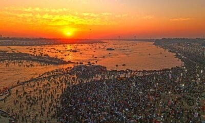 Prayagraj: 45 day long Mahakumbh ends, CM Yogi sweeps Arail Ghat, performs Ganga Aarti