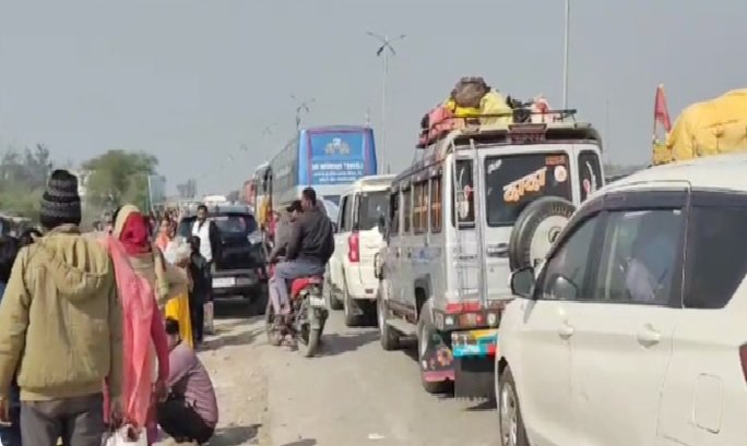 Mahakumbh 2025: Jam on the roads leading to Prayagraj, Chief Minister's appeal - go after a day or two when the situation becomes normal