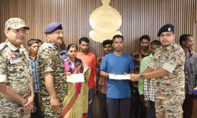 Chhattisgarh: 17 Naxalites surrendered in Bijapur, 24 lakh reward has been announced on 9