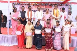 Sushasan tihar: Chief Minister is taking news of people's happiness and sorrows village by village, solution camps are raising hope