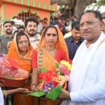Sushasan tihar: Chief Minister is taking news of people's happiness and sorrows village by village, solution camps are raising hope