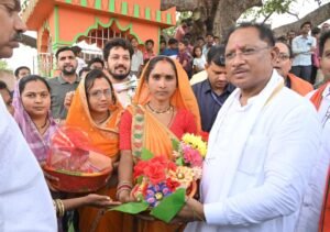 Sushasan tihar: Chief Minister is taking news of people's happiness and sorrows village by village, solution camps are raising hope