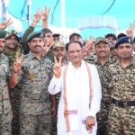 Chhattisgarh: CM Sai reached among the soldiers and congratulated them on the success of the Naxal operation, boosted the morale of the soldiers