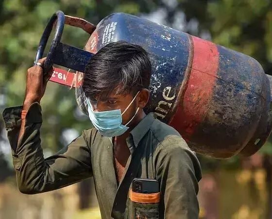 LPG Price: LPG gas cylinder became cheaper, know how much the price has reduced