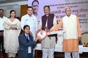 Chhattisgarh: 31 meritorious labour children received incentives from CM, top 10 toppers of class 10th-12th got Rs 2 lakh each