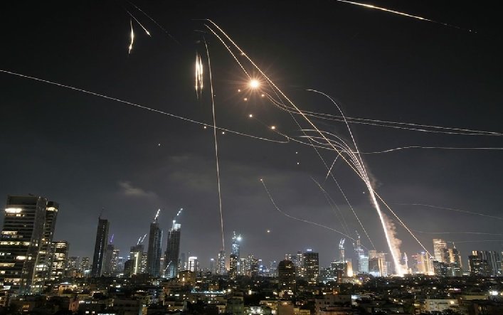 Israel-Iran War: Confrontation between Israel and Iran continues, Israeli Defense Minister warns - If Iran continues firing missiles, Tehran will burn