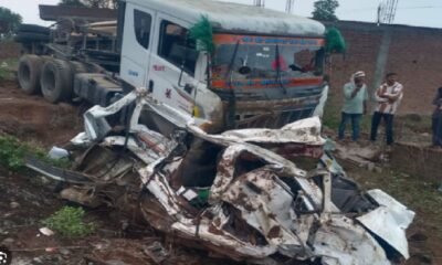 MP News: A trolley full of cement overturned on a van in Jhabua, 9 people including four children died
