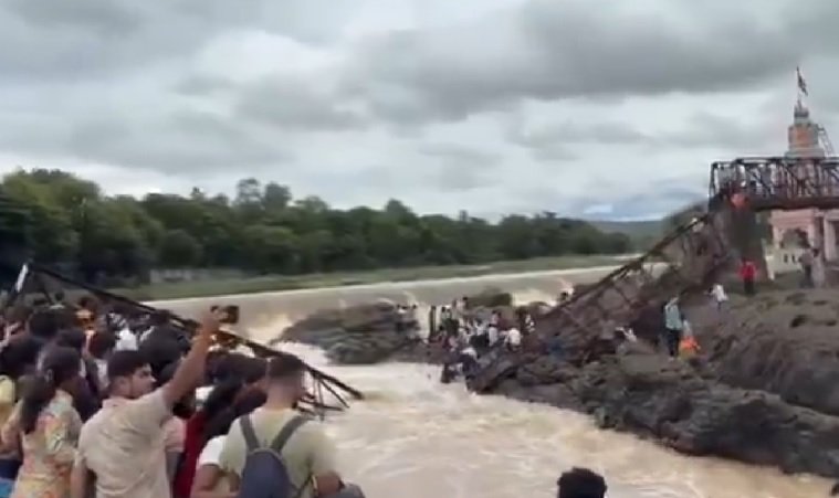 Pune bridge Collapse: Bridge built on Indrayani river in Pune collapsed, 2 dead, 25-30 feared swept away