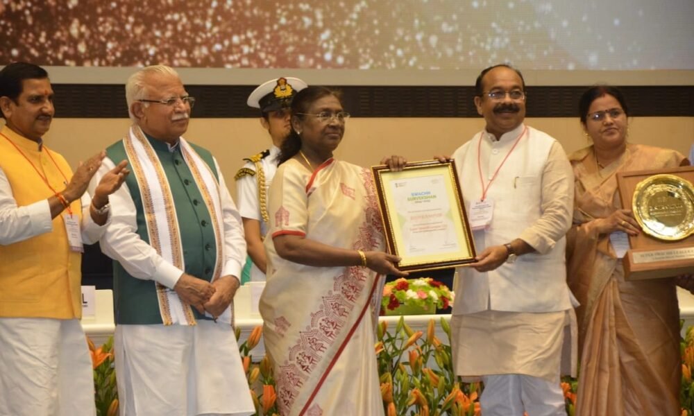 Swachh Survey 2024: 7 cities of Chhattisgarh got cleanliness award, Deputy CM Saw took the trophy from President Murmu
