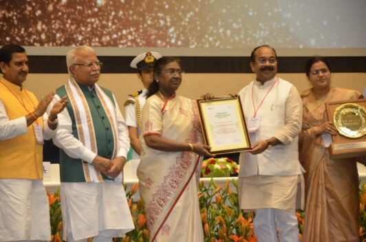 Swachh Survey 2024: 7 cities of Chhattisgarh got cleanliness award, Deputy CM Saw took the trophy from President Murmu