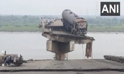 Gujrat Bridge Collapse: The bridge built on Mahisagar river in Vadodara collapsed, five vehicles fell into the river, 9 people died