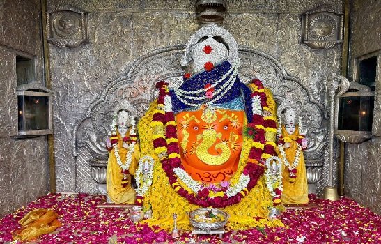 Indore News: Khajrana Ganesh will wear a crown of 6 kg pure gold, a new silver strip will be installed on the walls of the sanctum sanctorum