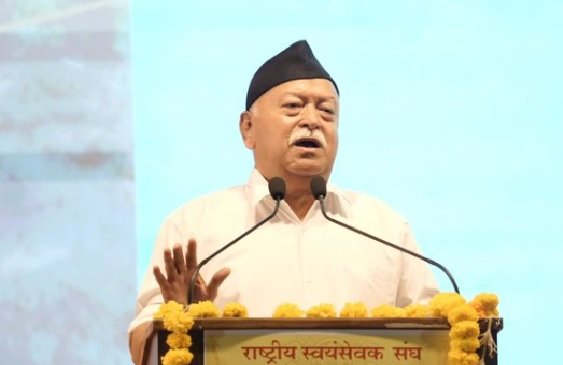 Mohan Bhagwat: 'One should step down at the age of 75, others should get a chance', whom did Mohan Bhagwat point towards?