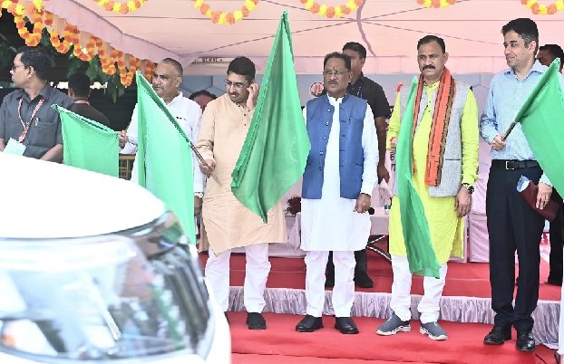 Chhattisgarh: Health system of the state got strengthened, Chief Minister flagged off 151 vehicles