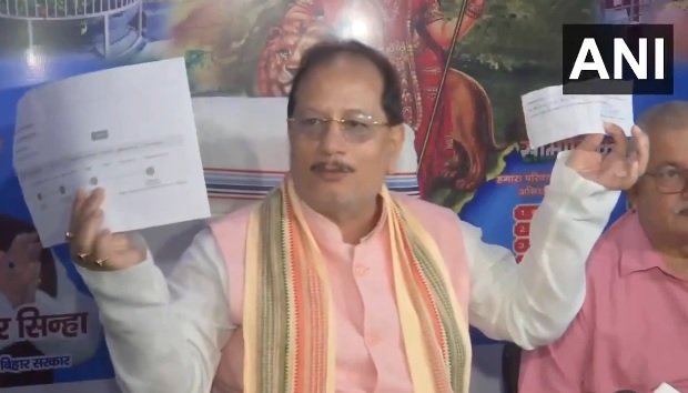 Bihar Election: Deputy CM Vijay Sinha clarified in the case of two voter IDs, said- I filled the SIR form only from Lakhisarai
