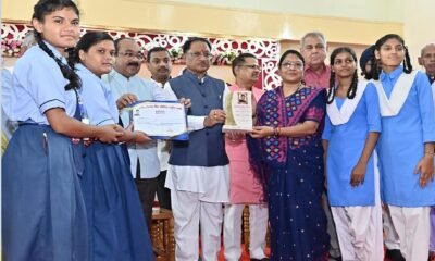 Chhattisgarh: Chief Minister attended the Shaheed Vinod Singh Kaushik meritorious student felicitation ceremony, boosted the morale of the meritorious students