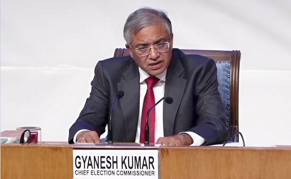 EC: 'For the Election Commission there is no ruling party, no opposition, all are equal', CEC's blunt reply to Rahul - 'Give an affidavit or apologize, there is no third way'