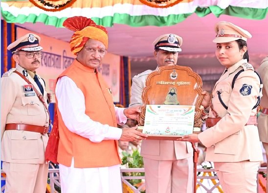 79th independence day: Chief Minister Sai honored 35 police officers and jawans with police medals