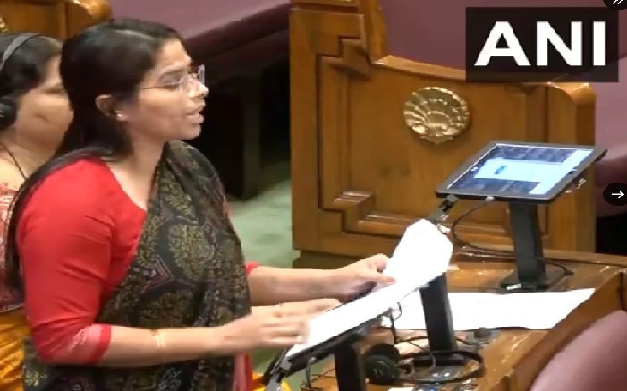 UP News: SP MLA Pooja Pal expelled from the party, had praised CM Yogi in the assembly