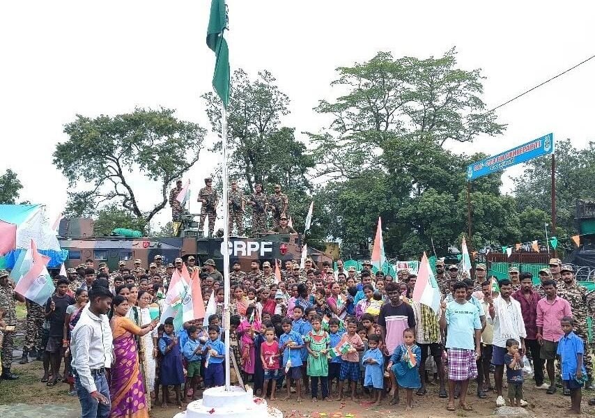 Chhattisgarh: For the first time after independence, the tricolor was hoisted in 29 villages of Bastar, CM said- Bastar is now moving away from fear and violence towards development and trust