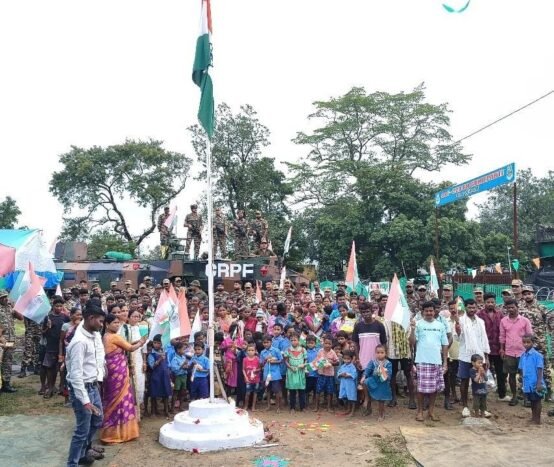Chhattisgarh: For the first time after independence, the tricolor was hoisted in 29 villages of Bastar, CM said- Bastar is now moving away from fear and violence towards development and trust