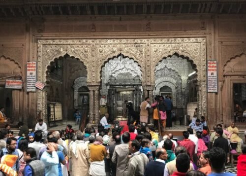 UP News: VIP slips are now closed in Bankebihari temple, ban on small time servants who collect money from devotees
