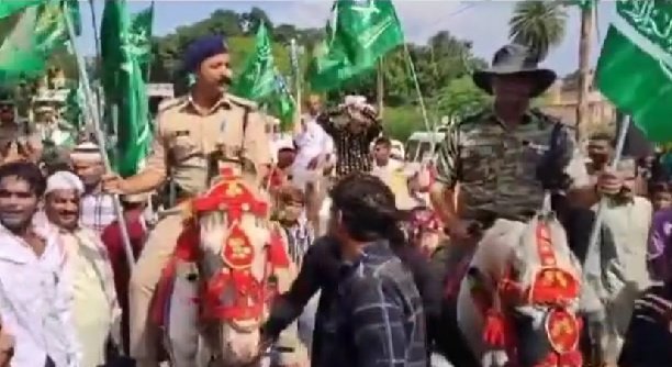 MP News: Two Chhatarpur police officers seen hoisting religious flags in Eid Milad-un-Nabi procession, SP issued show cause notice