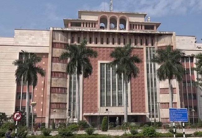 MP News: Mohan Yadav government made a major administrative reshuffle, transferring 24 IAS officers including 12 collectors