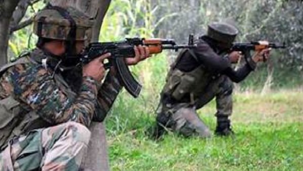Encounter: Security forces killed two Naxalites in Narayanpur, recovered an AK-47, and the encounter continues intermittently