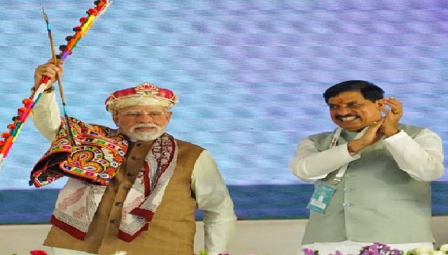 PM Modi: PM Modi's message from the land of Dhar - Say with pride that you are indigenous, put up boards on shops
