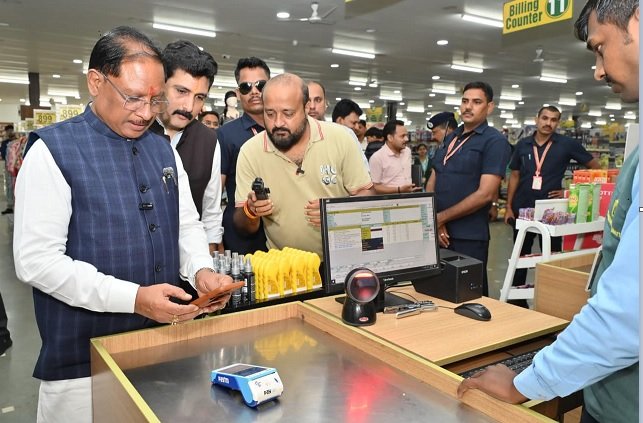 Chhattisgarh: When the Chief Minister himself became a customer, he took advantage of the GST rate cut by shopping for household items