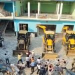 UP News: बरेली बवाल के आरोपी डॉ. नफीस के बारात घर पर चला बुलडोजर, तौकीर रजा को शरण देने वाले का मकान शील UP News: Bulldozer runs on the marriage hall of Dr. Nafees, accused in the Bareilly riots, house of the person who gave shelter to Tauqeer Raza sealed