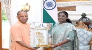 New Delhi: CM Yogi meets President Murmu