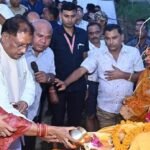 Jashpur: मुख्यमंत्री साय ने जशपुर में दुलदुला छठ घाट में सूर्य को दिया अर्घ्य, घाट के सौन्दर्यीकरण की घोषणा की Jashpur: Chief Minister Sai offered prayers to the Sun at Duldula Chhath Ghat in Jashpur and announced the beautification of the ghat