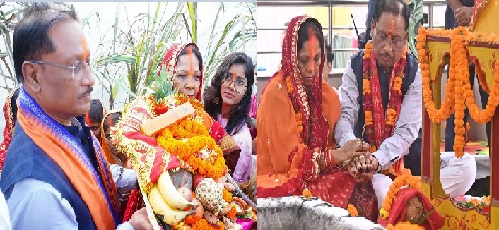 Jashpur: Chief Minister Sai offered prayers to the Sun at Kunkuri Chhath Ghat, reached the Sri Jagannath Temple and performed rituals