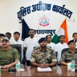 Chhattisgarh: नारायणपुर में 16 माओवादी कैडरों ने आत्मसमर्पण कर मुख्यधारा में की वापसी, कुल ₹48 लाख का इनाम है घोषित Chhattisgarh: 16 Maoist cadres surrender in Narayanpur and return to the mainstream, a total reward of ₹48 lakh has been announced