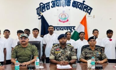 Chhattisgarh: 16 Maoist cadres surrender in Narayanpur and return to the mainstream, a total reward of ₹48 lakh has been announced