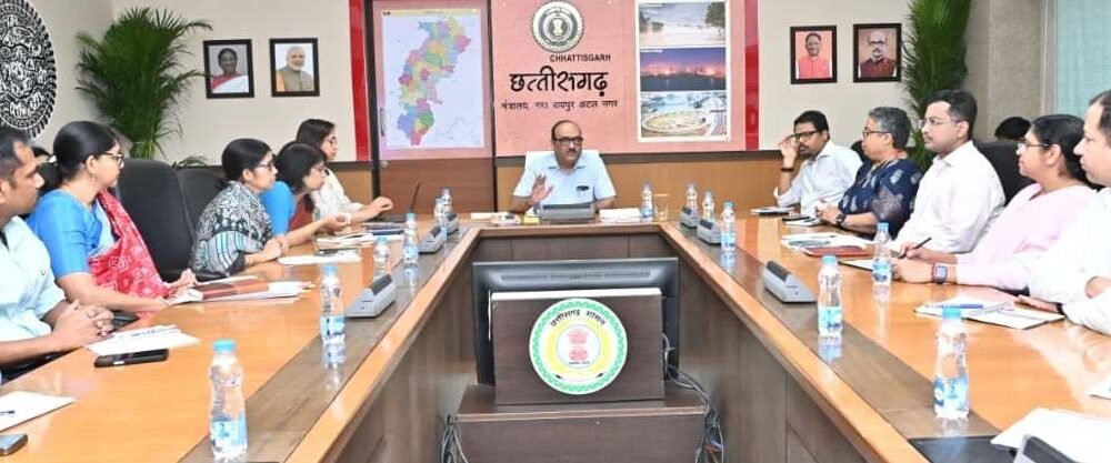 Chhattisgarh: Chief Secretary holds high-level meeting with departmental secretaries, directs them to ensure prompt implementation of the Chief Minister's directives