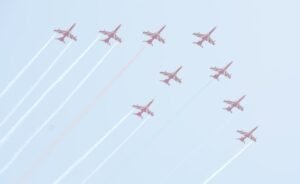 Chhattisgarh: Air Force planes performed acrobatics in the skies of Naya Raipur, people were mesmerized by the thrilling air show