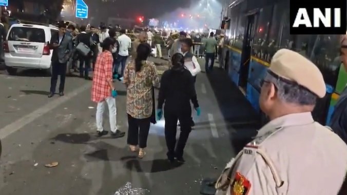 Delhi Car Blast: Blast near Red Fort Metro Station, 11 killed, 30 injured, high alert across the country