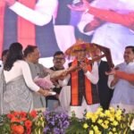 Chhattisgarh: प्रदेश के 25 लाख किसानों के खातों में पहुंची पीएम किसान निधि, 2,500 किमी ग्रामीण सड़कों की मिली सौगात Chhattisgarh: PM Kisan Nidhi reaches accounts of 2.5 million farmers, gift of 2,500 km of rural roads