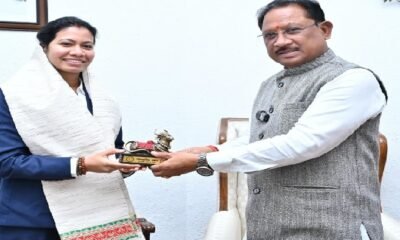 Chhattisgarh: Akansha Satyavanshi, physiotherapist of the World Cup winning Indian women's cricket team, met the Chief Minister