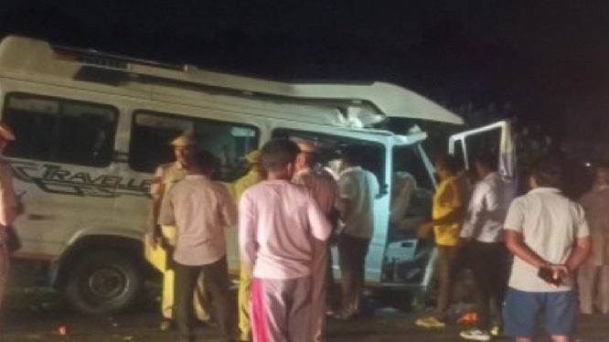 Rajasthan: Tempo Traveller collides with parked trailer, 15 passengers killed, accident occurred while overtaking