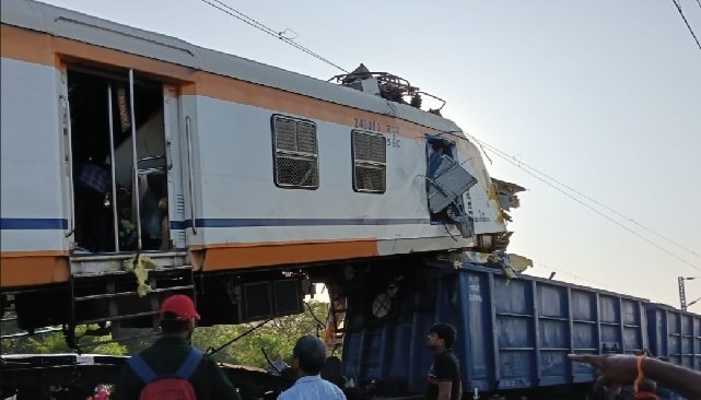Train Accident: Goods train and passenger train collide head-on in Bilaspur, six killed, several injured
