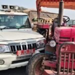 MP News: Sand mafia hits SDM's car in Bhind, police seizes two trolleys