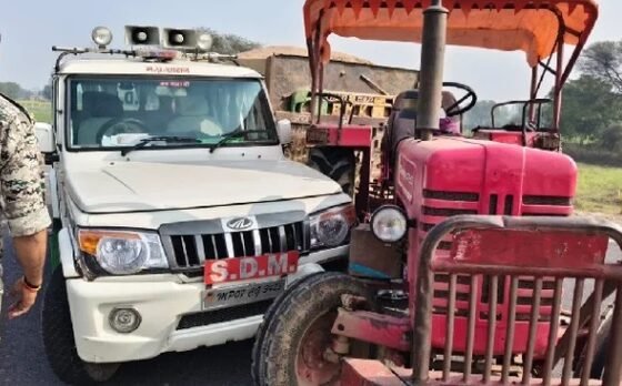 MP News: Sand mafia hits SDM's car in Bhind, police seizes two trolleys