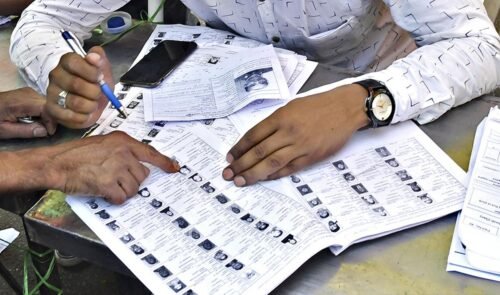 SIR Deadline: Election Commission extends SIR deadline in 5 states and 1 UT; forms can be filled till December 18 in MP-Chhattisgarh, and till December 26 in UP
