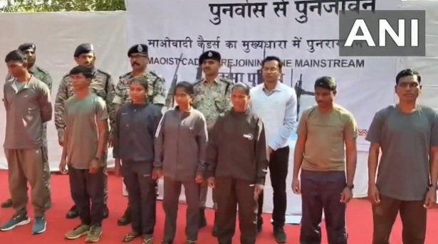 Chhattisgarh: 10 Maoist cadres surrender in Sukma, Chief Minister says resolve to make Chhattisgarh Naxal-free is rapidly becoming a reality