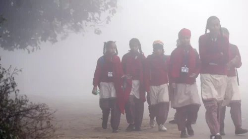 UP News: Due to the severe cold, the timings of secondary schools have been changed, and holidays have been declared in some districts