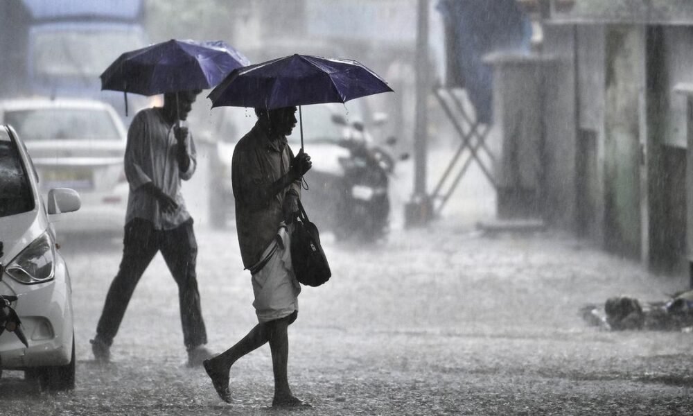 MP Weather: Two active systems in the state, rain and hail in 30+ districts, two and a half inches of water in Gwalior, damage to crops